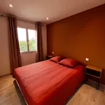 Holiday home Maison 10 Personnes Avec Piscine Jacuzzi, Proche Du Pal Bouce (Allier)