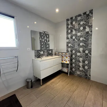 Maison 10 Personnes Avec Piscine Jacuzzi, Proche Du Pal Holiday home