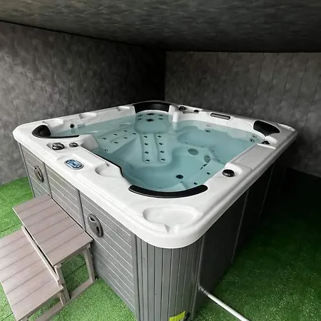 Maison 10 Personnes Avec Piscine Jacuzzi, Proche Du Pal Bouce (Allier)
