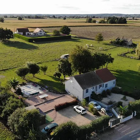 Semesterbostad Maison 10 Personnes Avec Piscine Jacuzzi, Proche Du Pal Bouce (Allier)