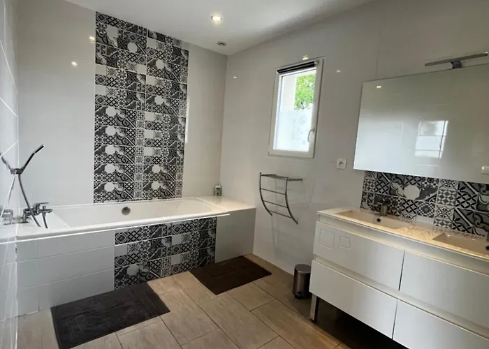 Maison 10 Personnes Avec Piscine Jacuzzi, Proche Du Pal Casa vacanze *